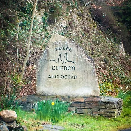 Alcock & Brown Clifden